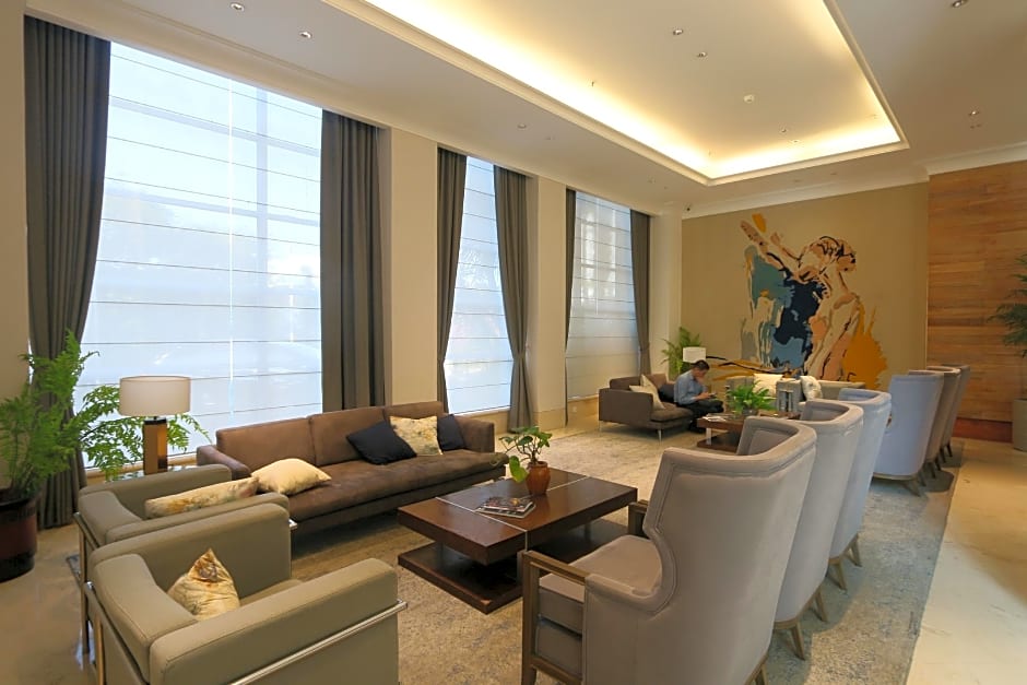 Java Paragon Hotel & Residences