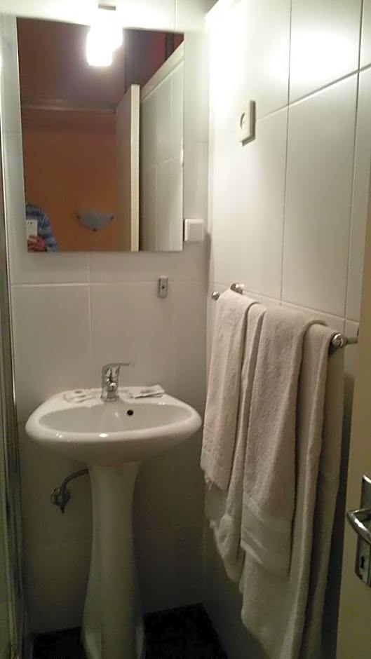 Lira Guest House B&B