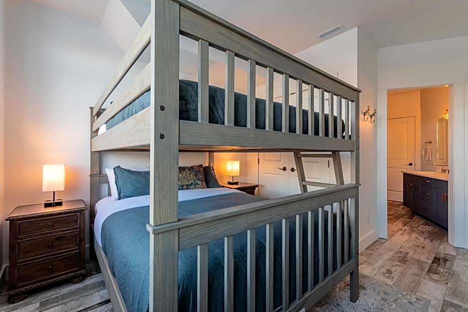 Fully Renovated Ski-in/out Loft with Private Hot Tub!