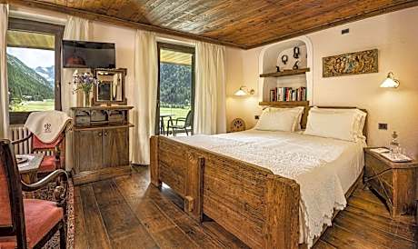 Deluxe Double or Twin Room