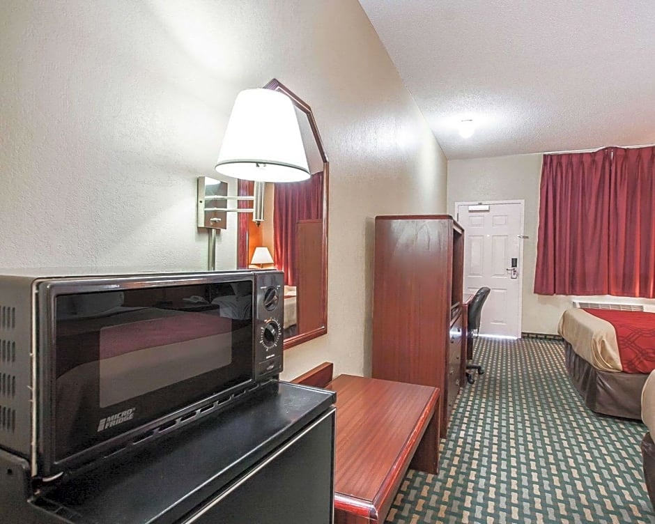 Econo Lodge Inn & Suites Northport