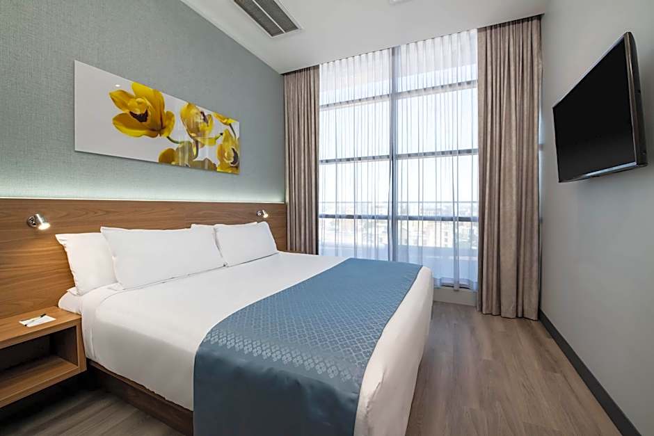 Wingate by Wyndham Long Island City