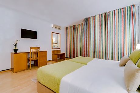 One-Bedroom Apartment with Sea View and Balcony