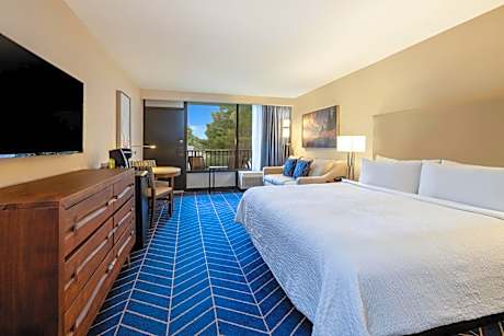 Standard King Room with Balcony and Single Sofa Bed