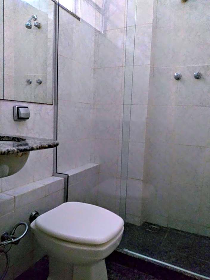 Copacabana 3 quartos ar cond a 2 qds da praia