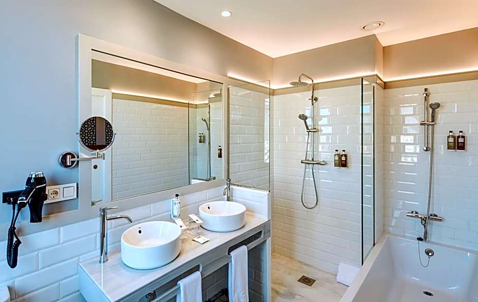 Sercotel Granada Suites