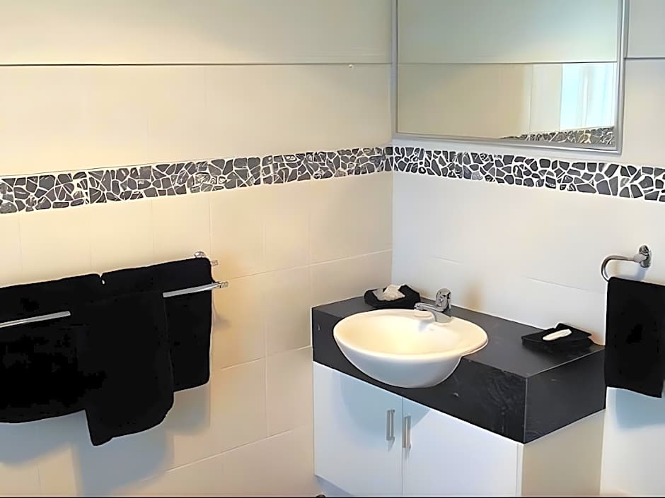 503 On Princes Drive Motel