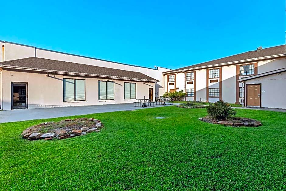 Baymont by Wyndham Port Arthur/Groves Area