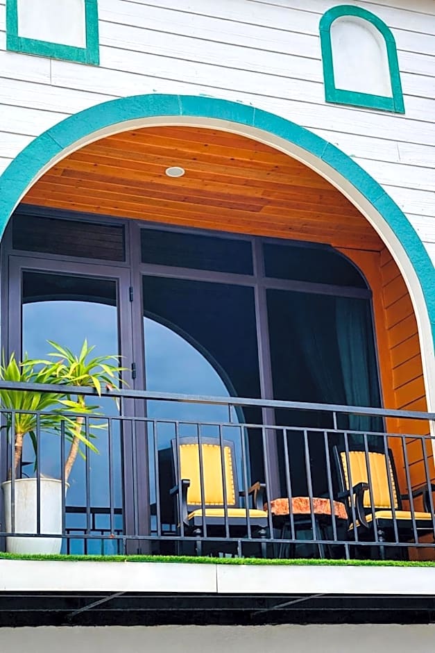 LePont Cat Ba Bungalow