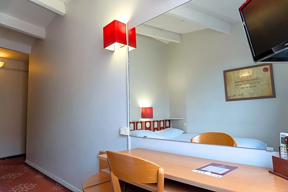 Hotel Ours Blanc - Place Victor Hugo