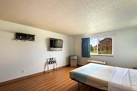1 King Bed | Non-Smoking, Micfridge