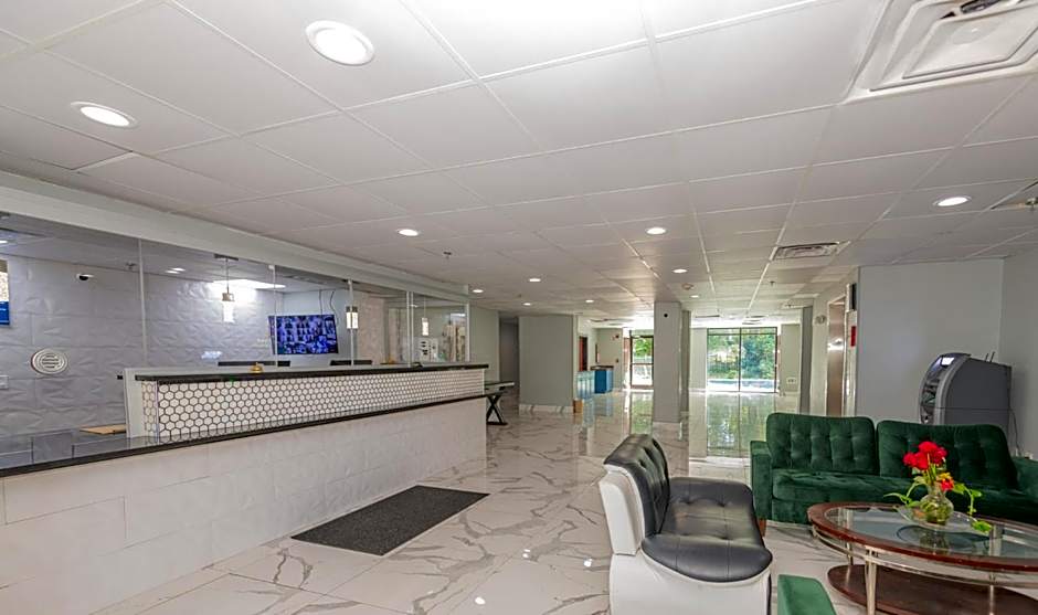 Jamestown inn & Suites