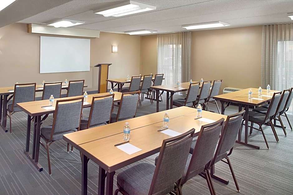 Courtyard by Marriott Atlanta Airport South/Sullivan Road