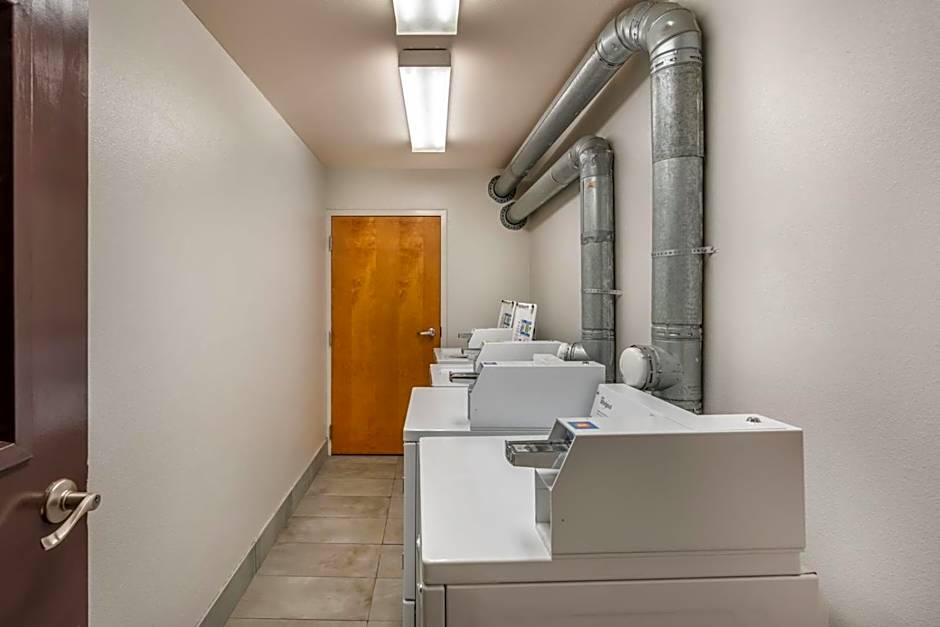 Colstrip Inn & Suites