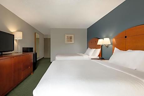 Deluxe Double Room with Two Double Beds - Disability Access - Non-Smoking