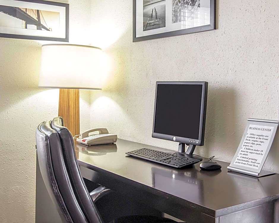 The Douillet by Demeure Hotels