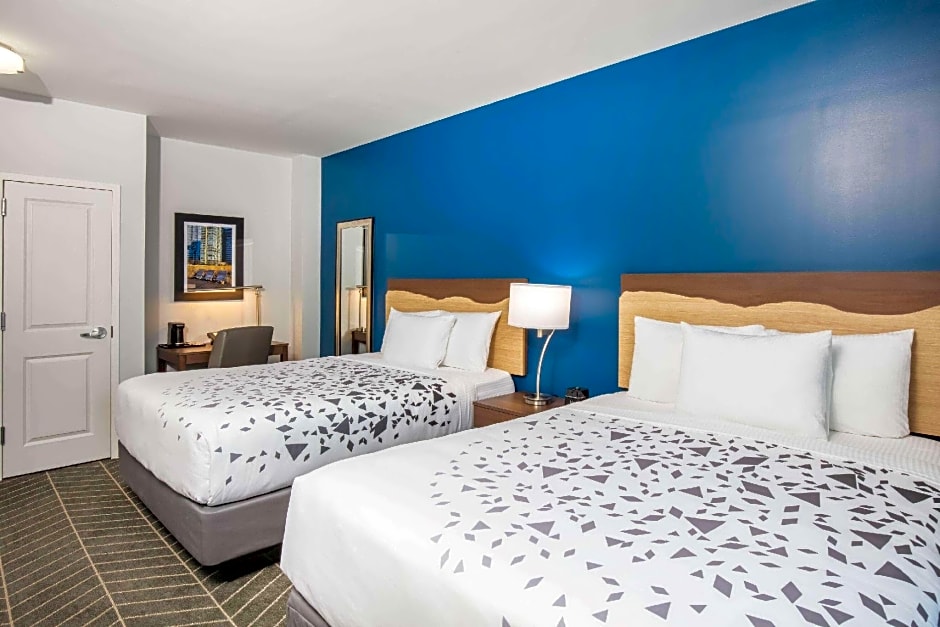 La Quinta Inn and Suites by Wyndham Long Island City