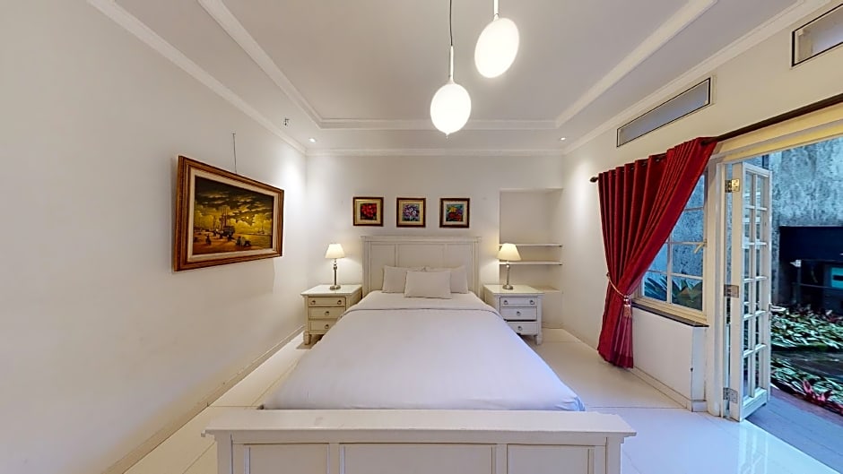 Front One Boutique Baluran Malang