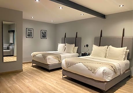 Quadruple Room with Private Bathroom