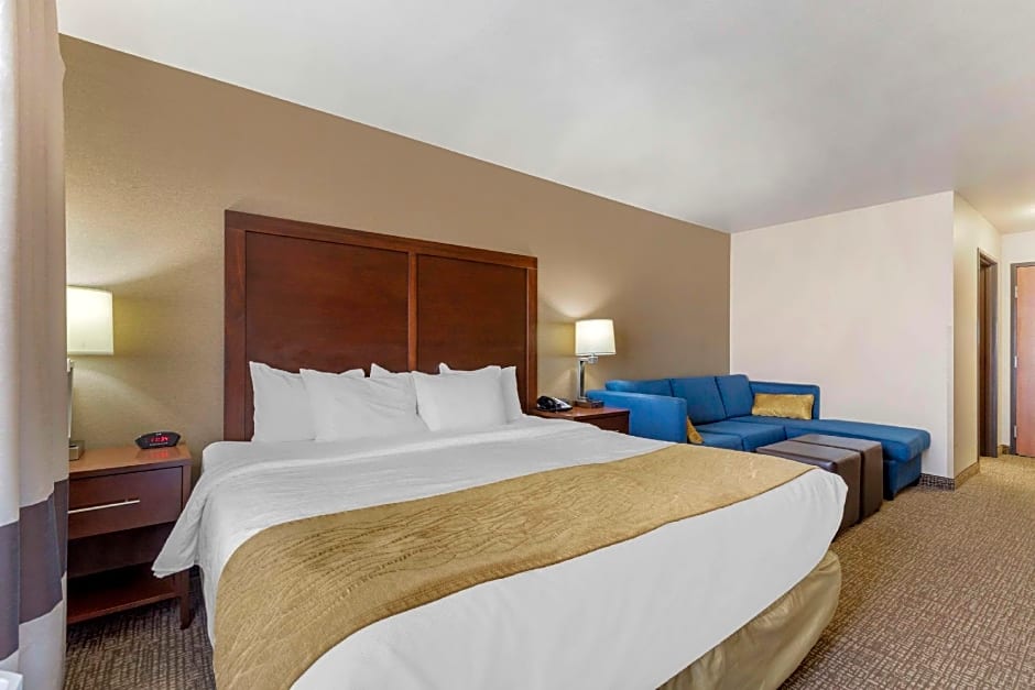 Comfort Inn & Suites Mitchell I-90