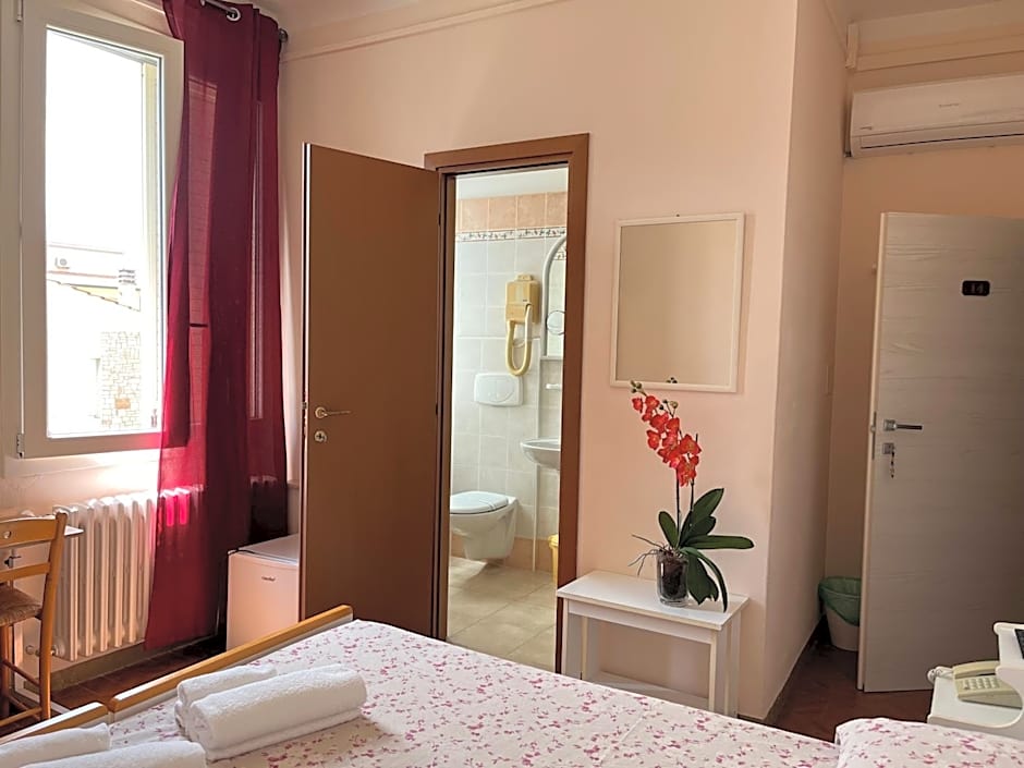 Hotel Ellymar