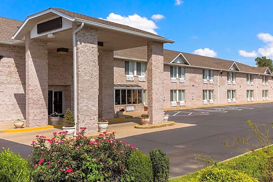 Econo Lodge Inn & Suites Fairview Heights - St. Louis