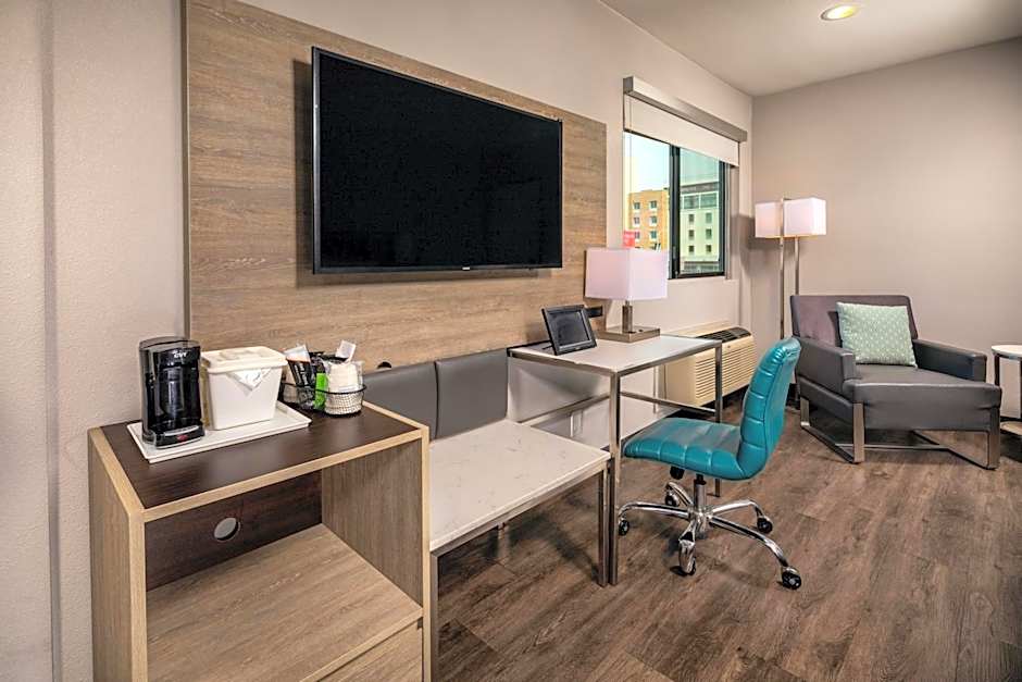 Travelodge by Wyndham LAX South