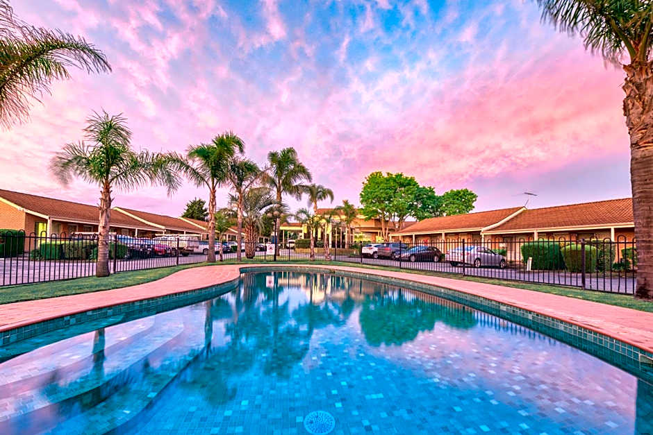 Best Western Airport Motel And Convention Centre