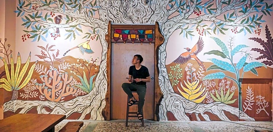 Dulan The Travel Bug Bistro Inn