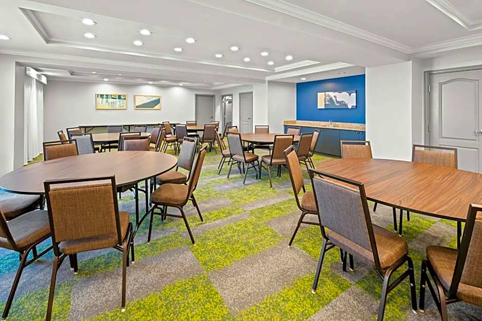 Spark by Hilton Woodbridge