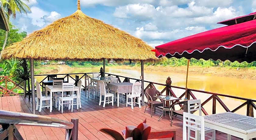 Merry Riverside Hotel