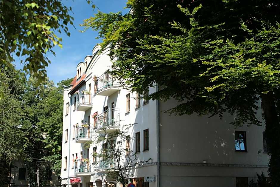 Photo 1 of 50 of Hotel Liszt
