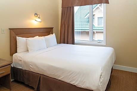 Superior 2 Bedroom Suite 2 Queen