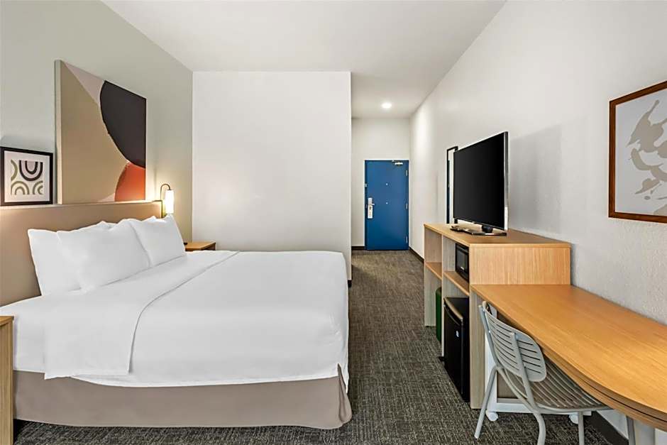 Spark by Hilton Duluth