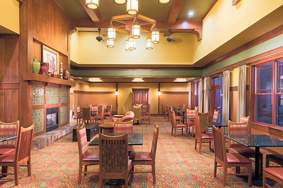 The Q Hotel & Suites