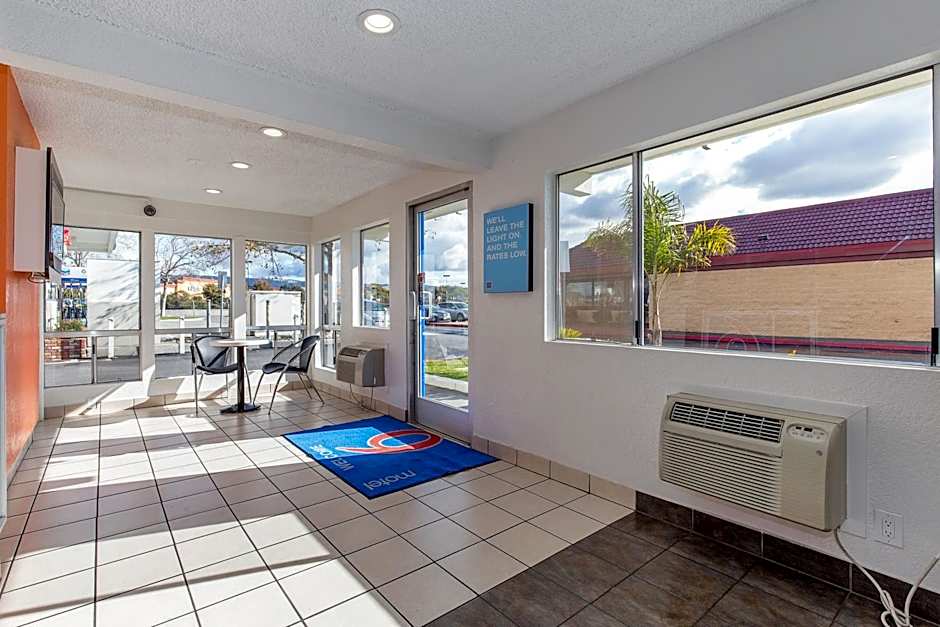 Motel 6 Hayward, CA- Silicon Valley Gateway
