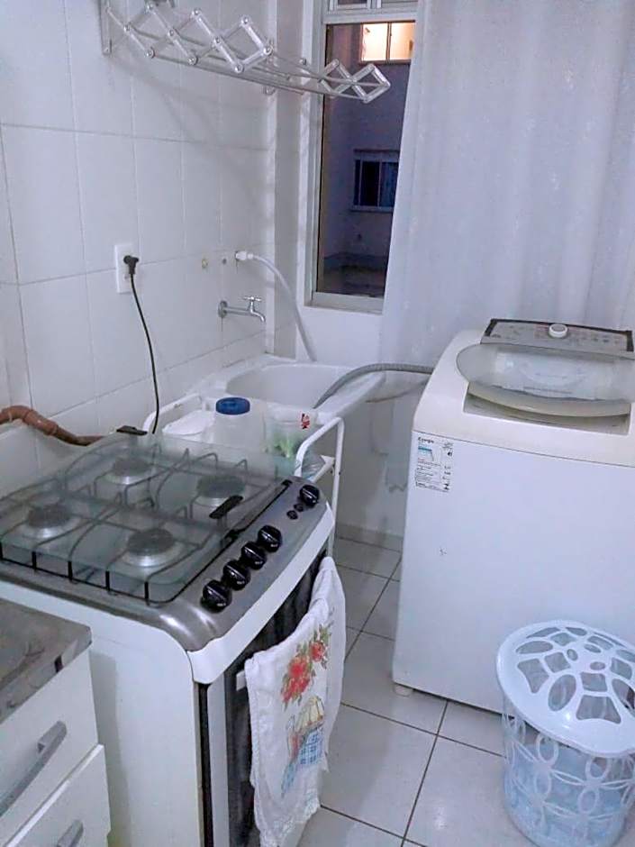 APARTAMENTO 10 min de CRICIUMA em IÇARA-SC - 2 quartos - 3 Ar-Condicionado split - Cozinha equipada - Banheiro - Garagem coberta e Wi-Fi - Anfitriã Superhost no BnB