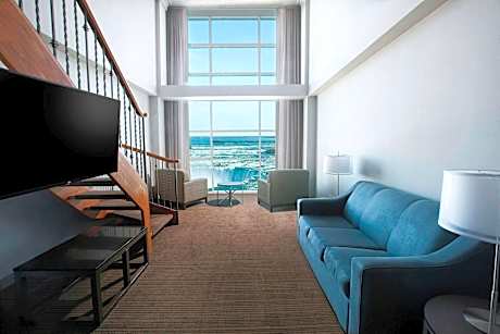 1 Bedroom Bi-level Suite, In Loft: 1 King, Sofa bed, Falls view, High floor