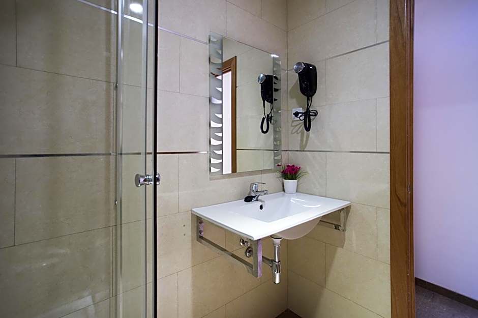 Hostal Drassanes
