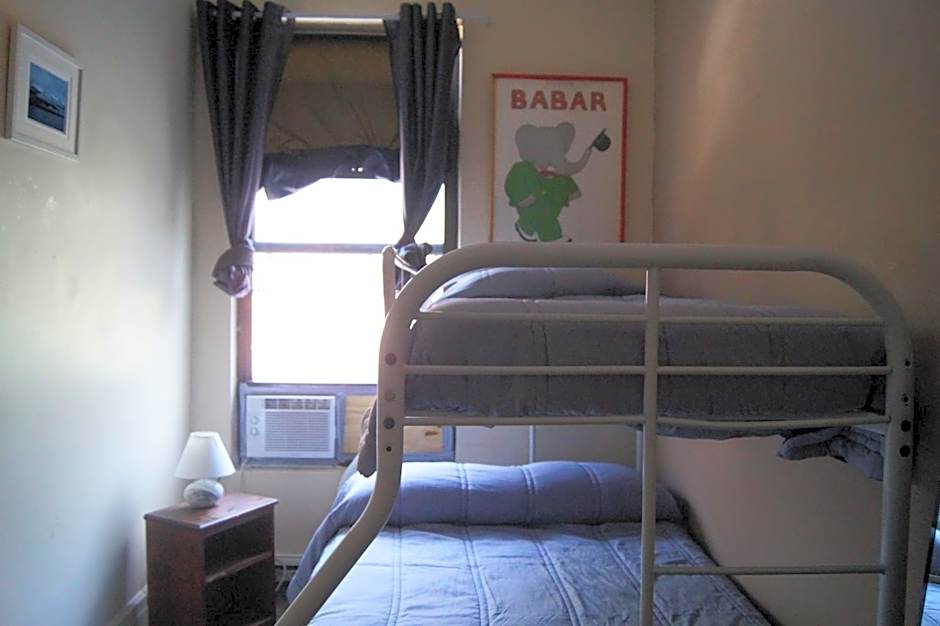 Macaw Guest House