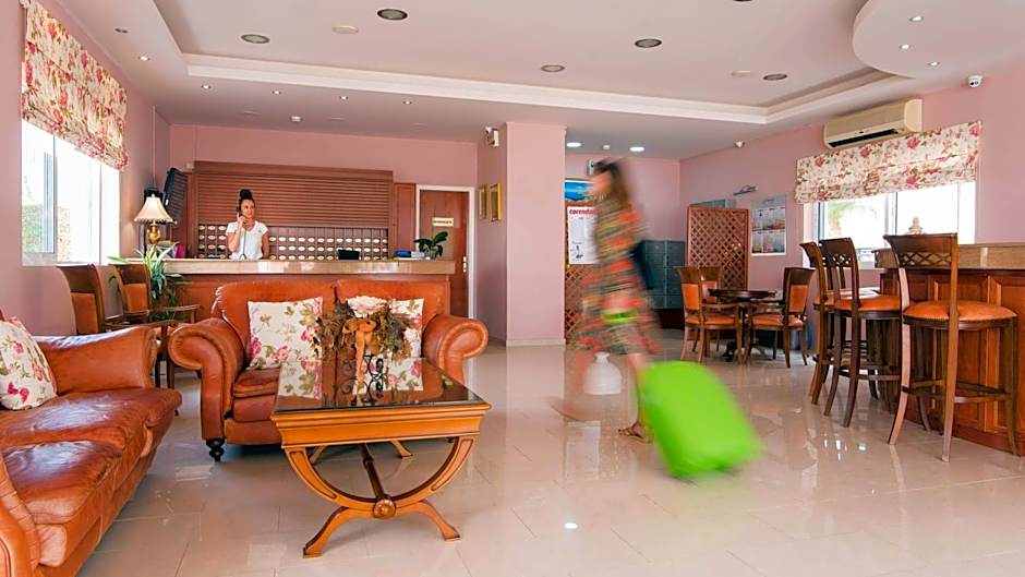 Yiannis Manos Hotel Resort