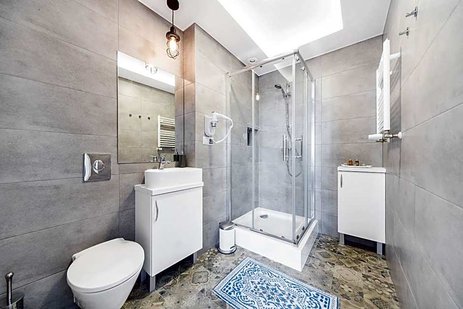 Six Suites, Old Town