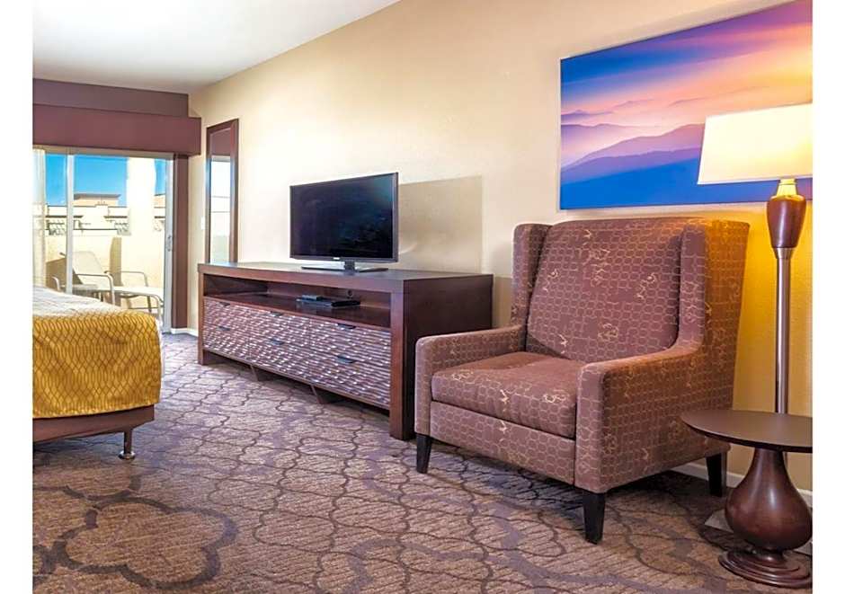 Deluxe 3-BR Condo - Lazy River Summer Fun - Special Offer Now!