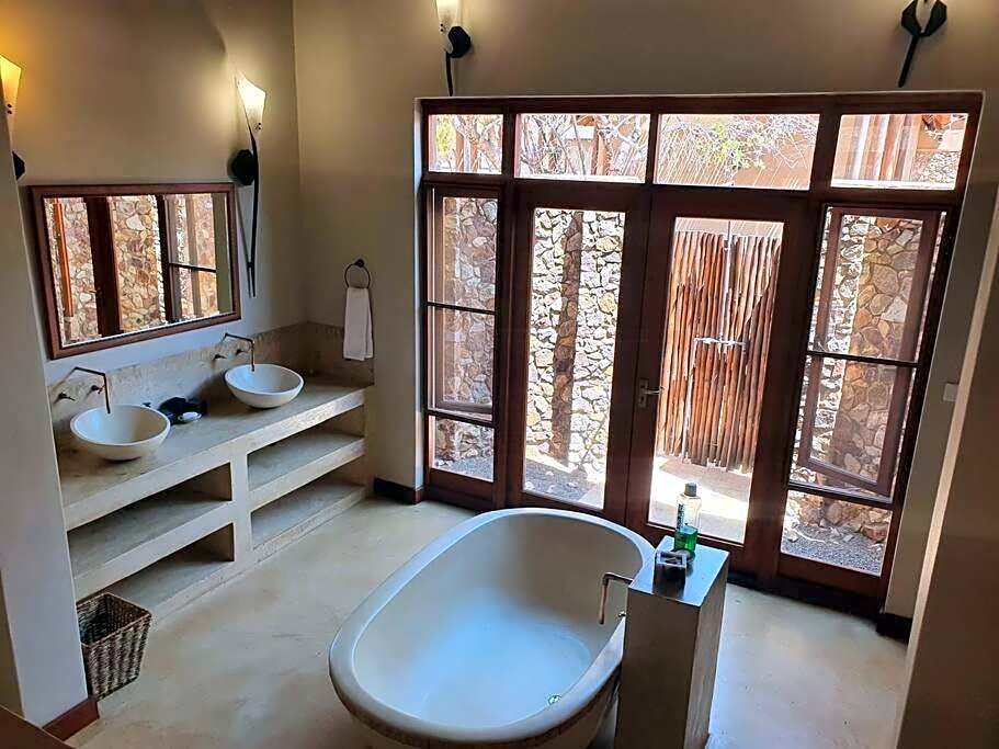 Zebula Golf and Wildlife Estate - Nagapie 12 Pax- Moi Signature Luxury villa