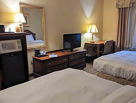 Queen Room with Two Queen Beds - Non-Smoking