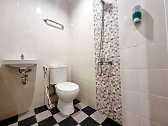 Pandawa Guest House @ Ngaliyan Square Mitra RedDoorz