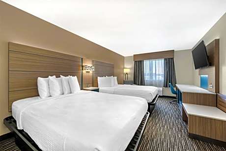 Queen Room with Two Queen Beds - Non-Smoking/Pet-Friendly