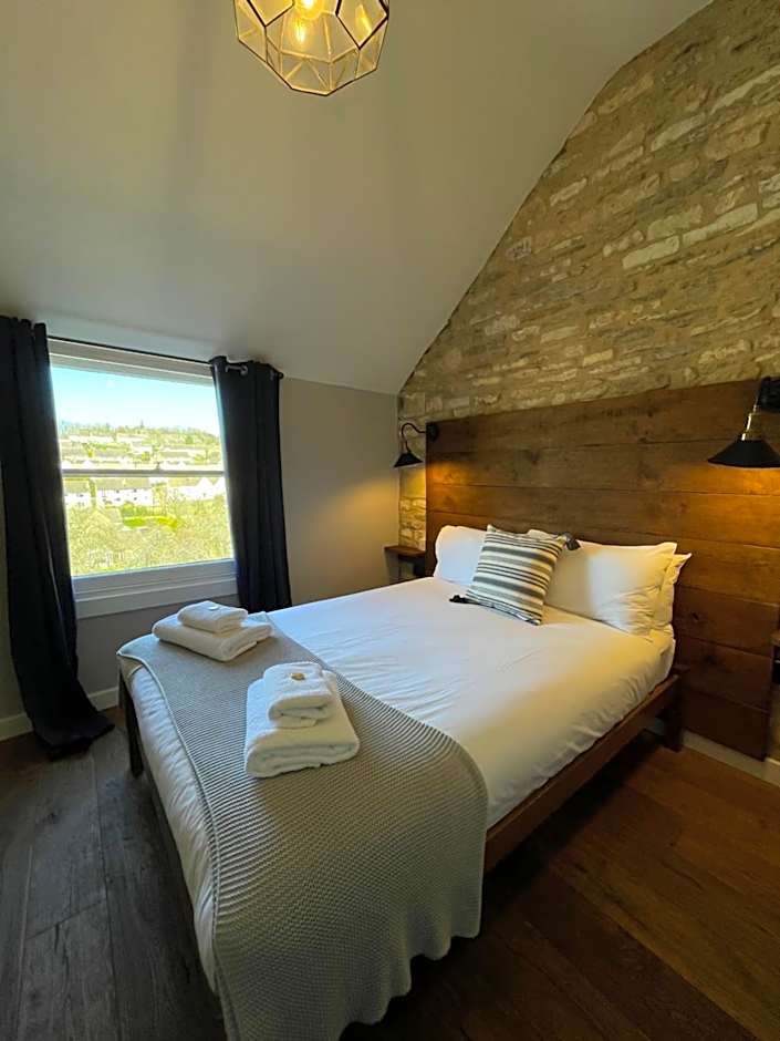 The Queen Matilda Country Rooms