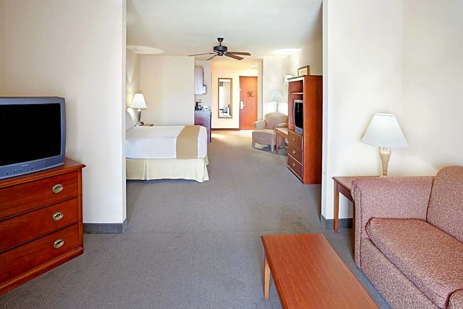 Holiday Inn Express & Suites Kerrville By IHG