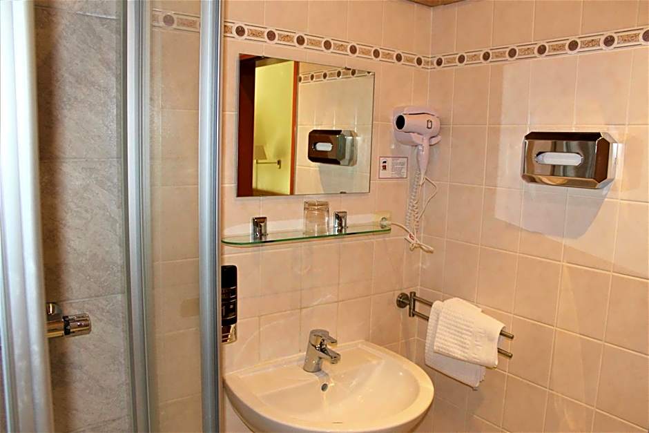 Hotel Alsterquelle 24h Check-in, Free Parking and WiFi